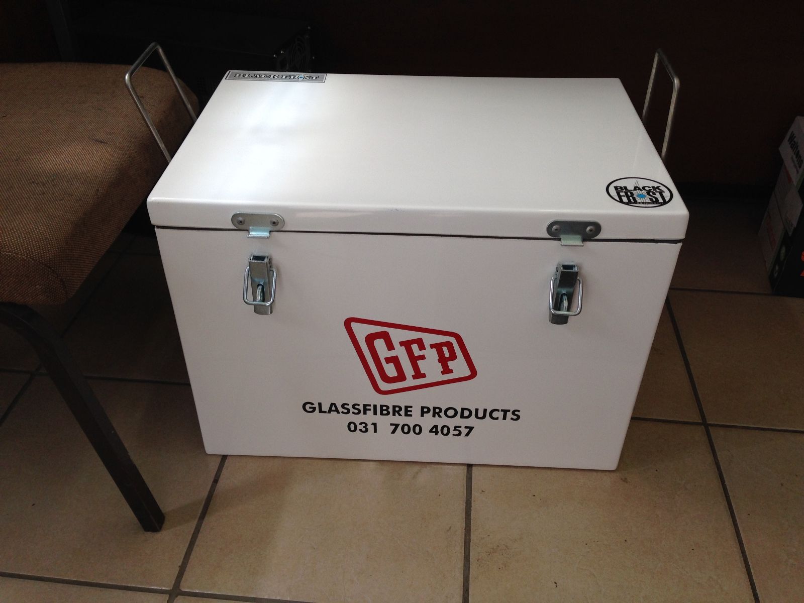 Medium cooler box.JPG